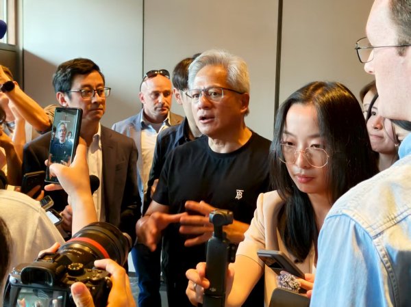 股票配资联系方式 黄仁勋：财务自由 30 年后，我没有梦想